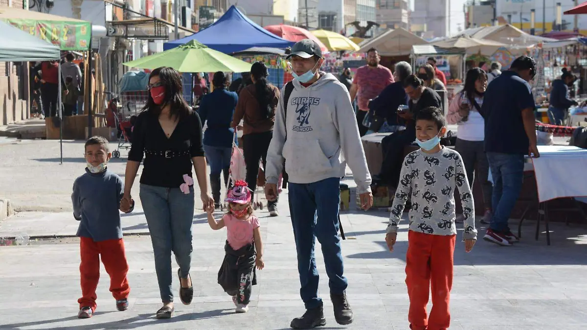 Gente caminando, zona Centro, Juárez